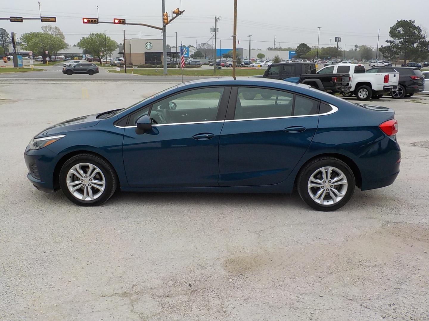 2019 Blue /Gray Chevrolet Cruze LT (1G1BE5SMXK7) , Automatic transmission, located at 1617 W Church Street, Livingston, TX, 77351, (936) 327-3600, 30.710995, -94.951157 - NICE!! If you need an economical ride to commute in look no further!! - Photo#4